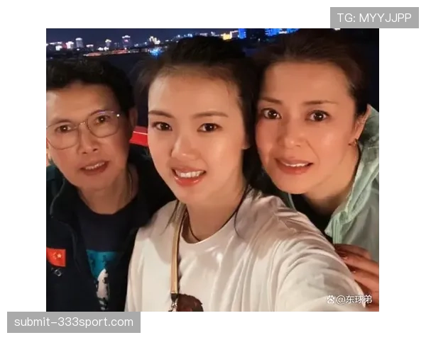 张常宁这岁数还能有谁家姑娘穿得那么贵,还不靠家里?
