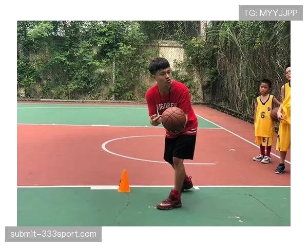 掌握运球变向规则的正确动作，避免常见违例错误