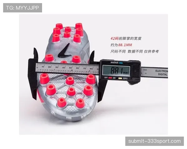 足球比赛中球鞋规定的关键安全与性能规则解析 足球比赛中球鞋规定的关键安全与性能规则解析